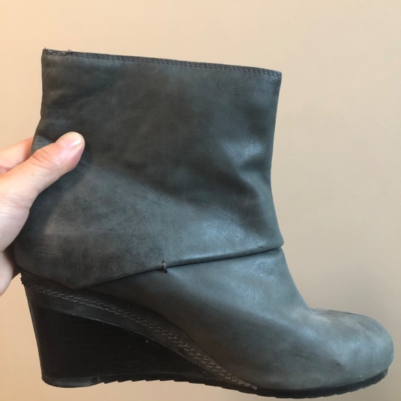 Le Saunda Leather Wedge Booties - Picture 8 of 11